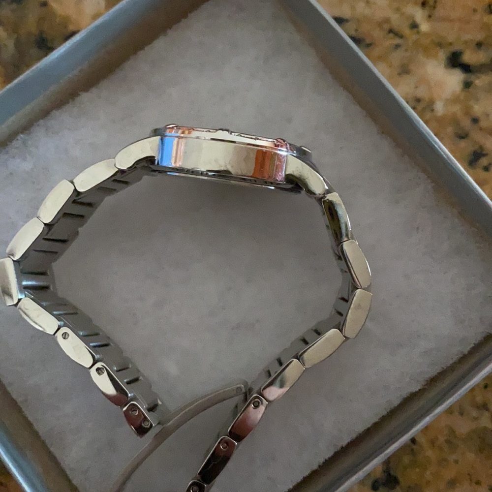 💯 Authentic • BULOVA Diamond Bezel Watch - Picture 12 of 13